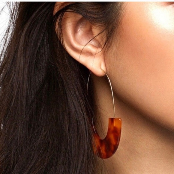 U- shaped earrings - Picture 2 of 8